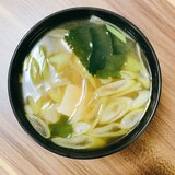 わかめと豆腐と長ネギのお味噌汁